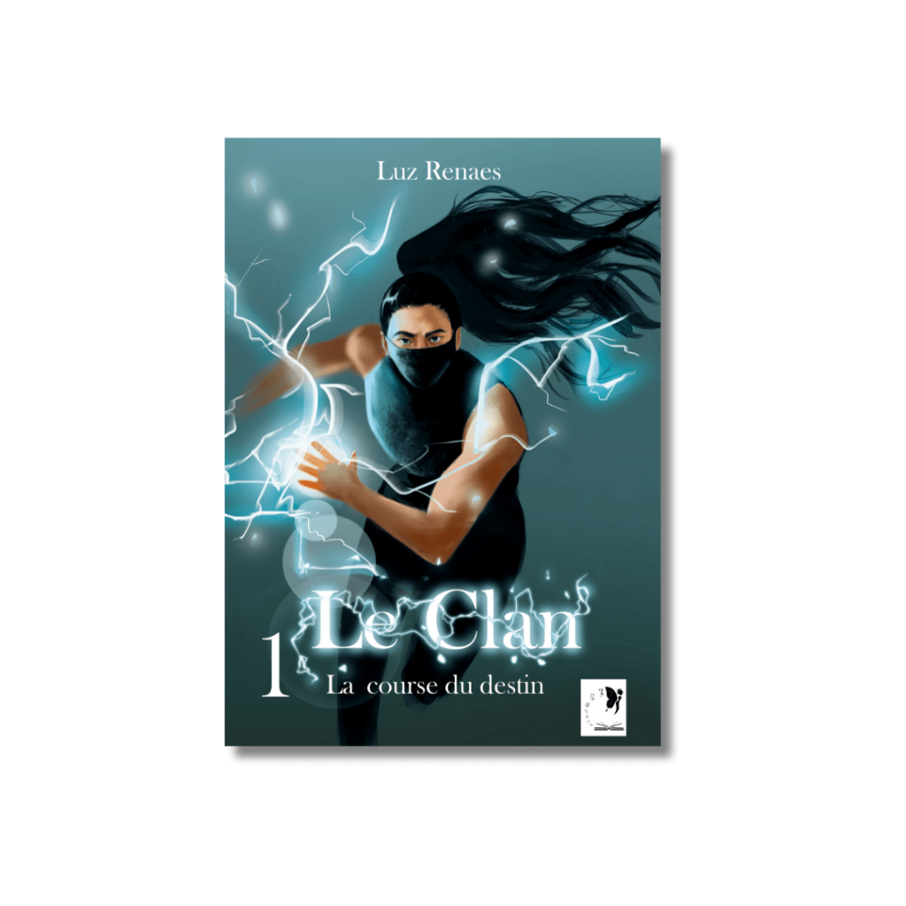 La couverture du roman Le Clan - La course du destin affichant une jeune homme vêtue de noir et masquée, s'élançant des éclairs en main.